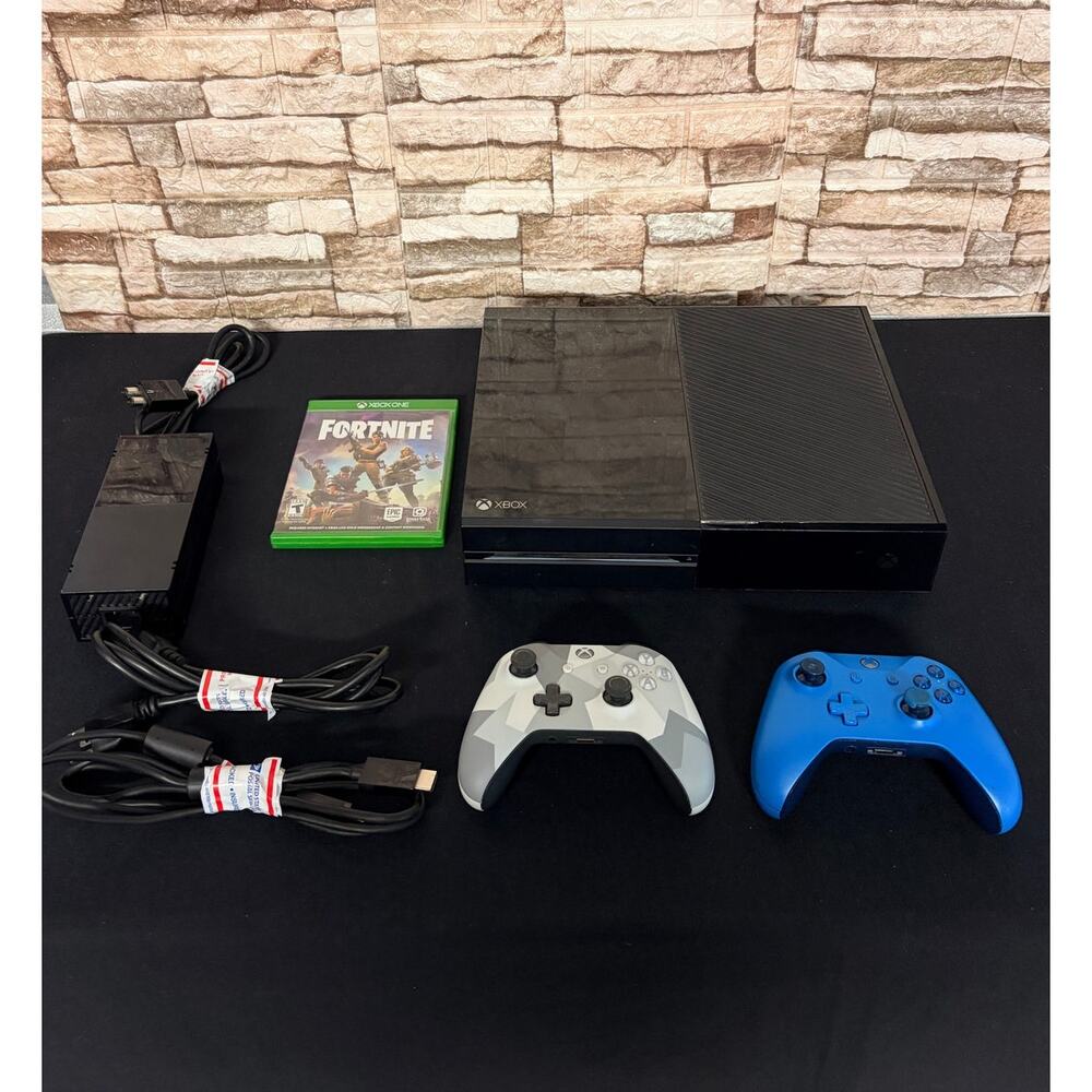 Xbox One Bundle Lot Fortnite 2 Controllers included Tested